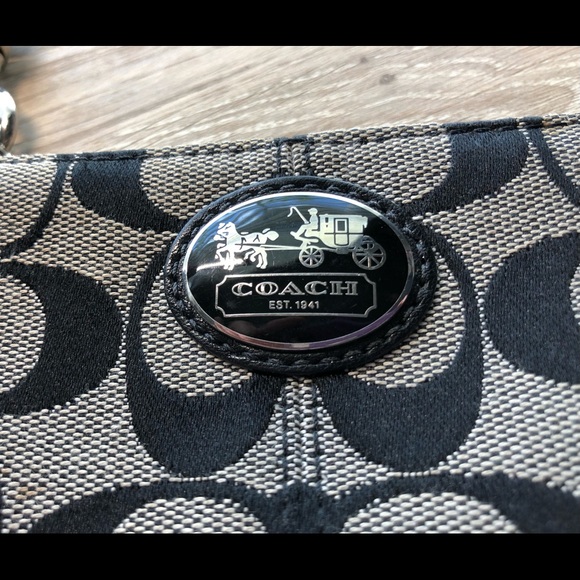 Coach Wristlet - Picture 5 of 9